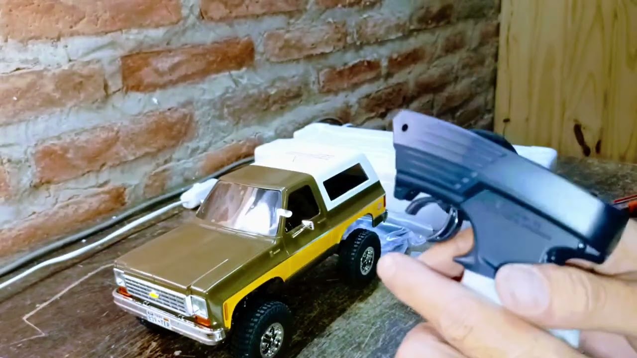 Unboxing fms fcx24 Chevy blazer k5 1/18
