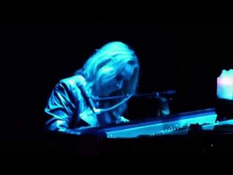 Melissa Etheridge - London - 27 April 2015 - The Weakness In Me