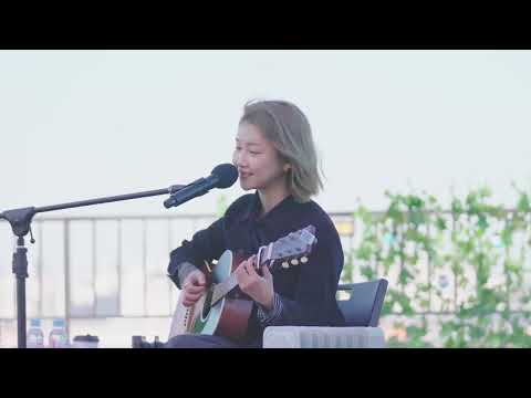 221126 김수영 - 달이 나만 따라오네