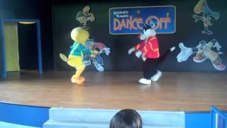 Looney Tunes Dance Off # 2 SYLVESTER and TWEETY  @ Six Flags America