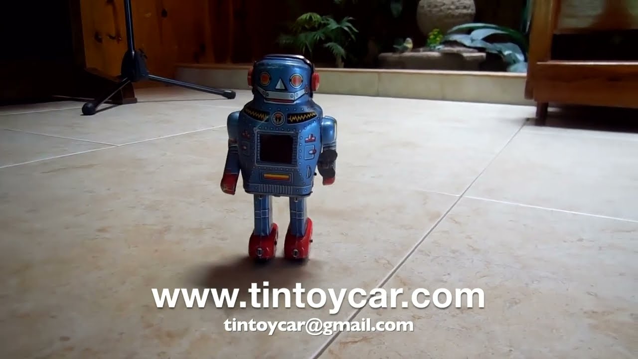 Yoneya Y.N Japan 60's Sparky Robot Wind-Up 6 inches (15 cm