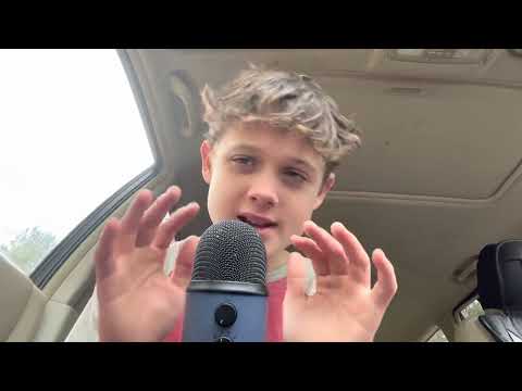 ASMR mic ￼scratching