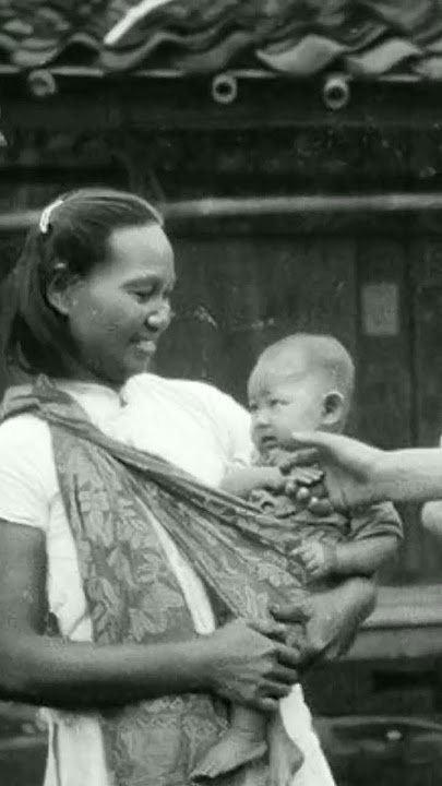WANITA PRIBUMI BERCENGKRAMA DENGAN TENTARA BELANDA