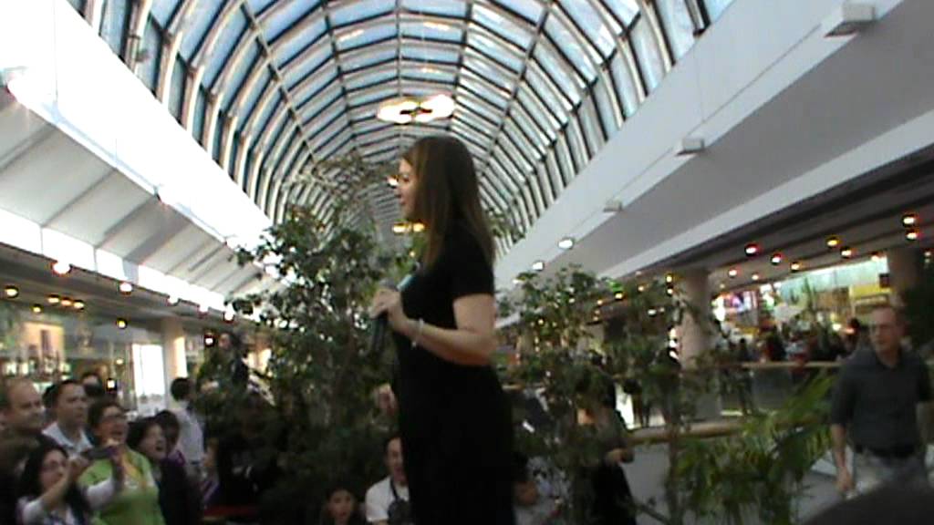 Cristina D'Avena Occhi di Gatto LIVE