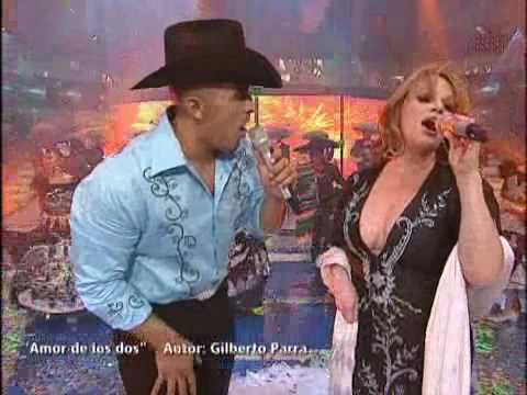 Jenni y Juan Rivera cantan a dueto Amor de los Dos