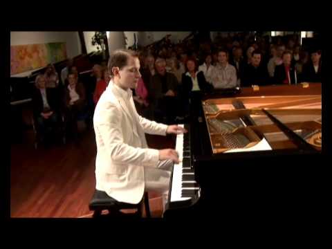 Is this the World Record in High Speed Piano??? www.showpianisten.com