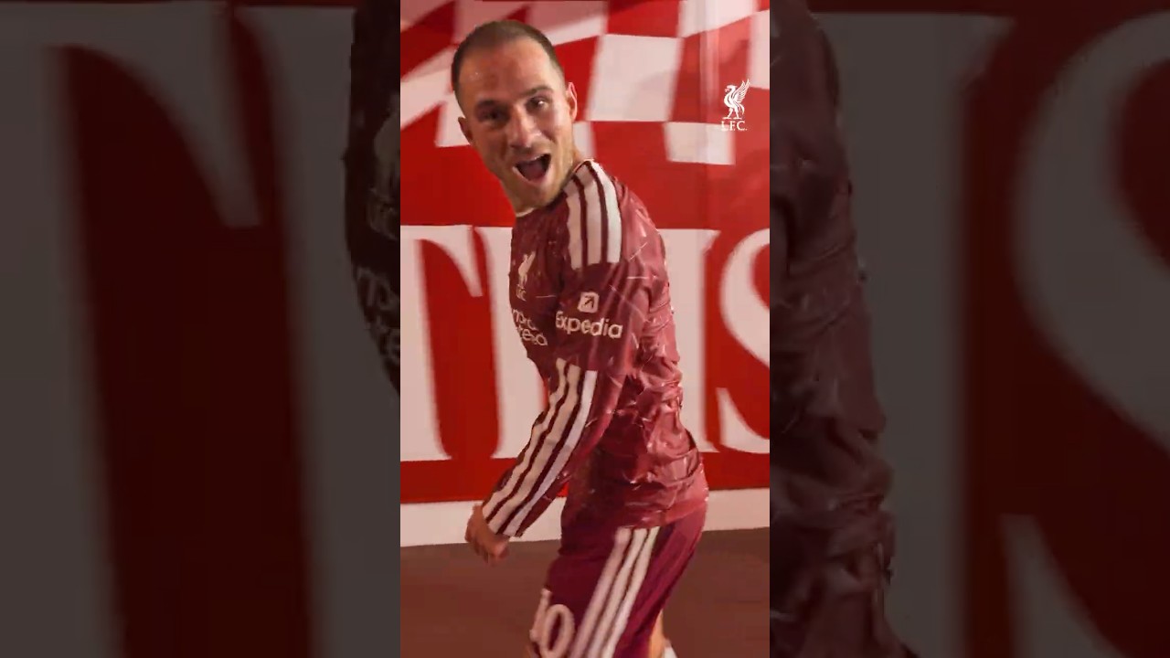 Reacción en el túnel tras el pase del Liverpool