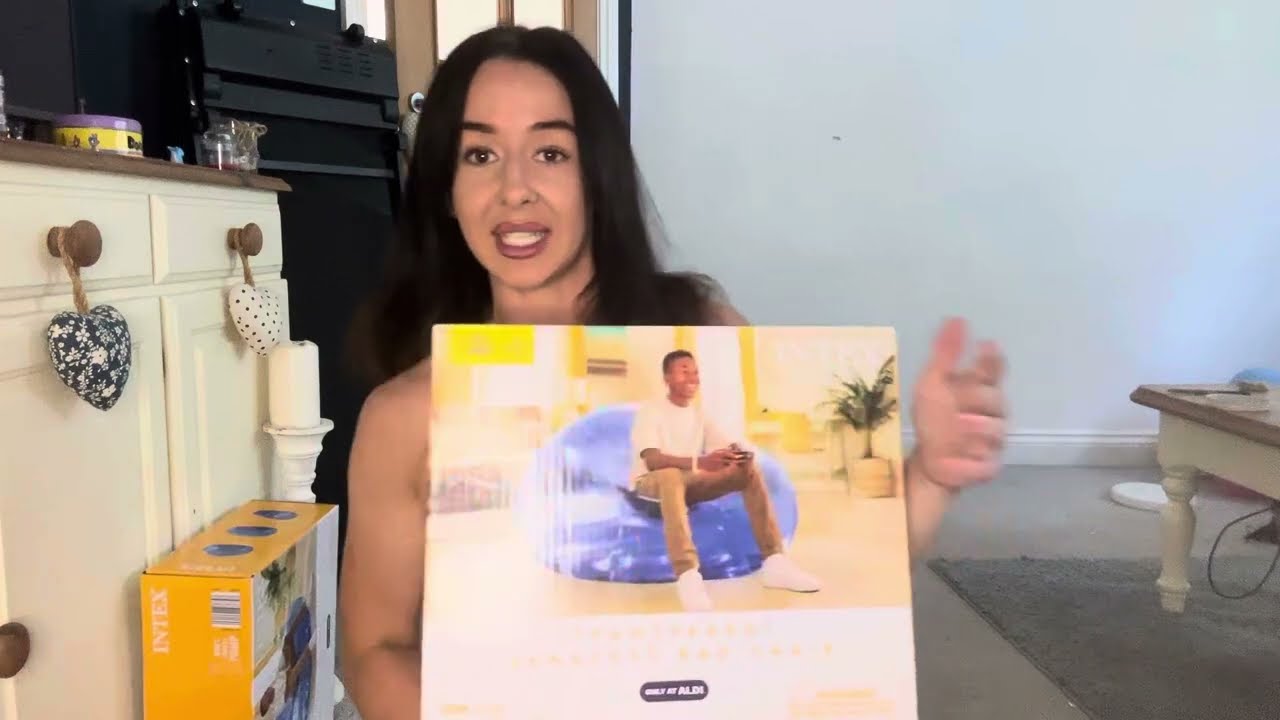 BLOWING UP AND REVIEWING THE NEW INTEX INFLATABLE CHAIR FROM ALDI