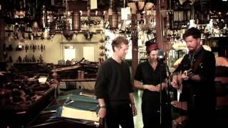 Lisa Hannigan, Glen Hansard and John Smith cover The Band.mp4 chords