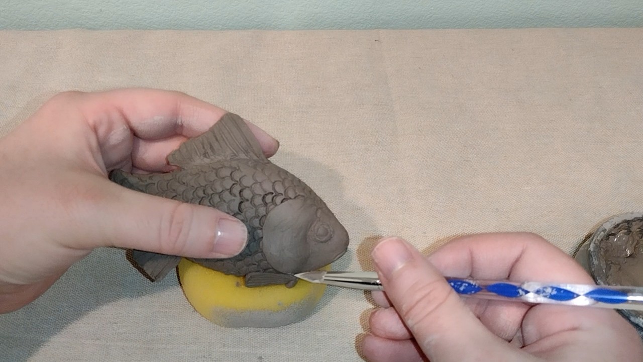 Sculpting a Clay Goldfish (Fast-Motion)
