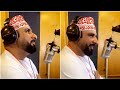 المعلق خليل البلوشي يتفأجا باتصال والدته و بكى