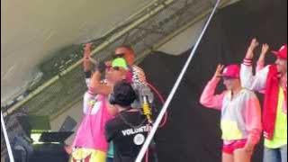 Sean banan upträder på Pride 2013