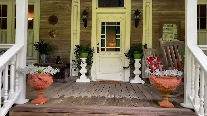 Mark Lowry gives you a tour of Brenda Gantts BnB, ...