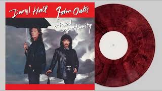 Daryl Hall & John Oates - Missed Opportunity (Remastered)