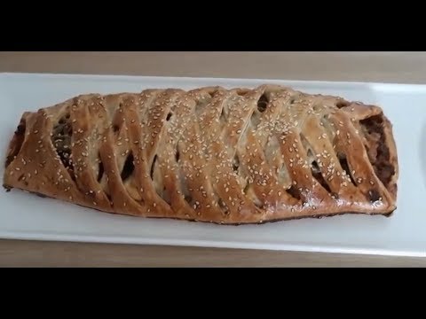 العجينة-المورقة-محشوة-باللحم-المفروم-و-صلصة-الطماطم(recette-pate-feuilletée-farcie-viande-haché)