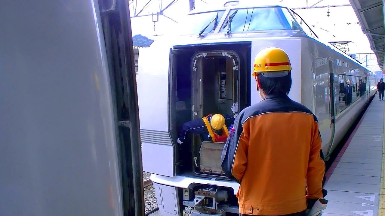 Maibara Station] Limited Express Shirasagi No. 7 (Series 683