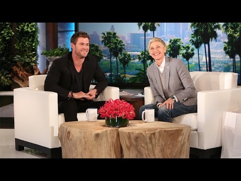 Videó: Double Baby Joy: Chris Hemsworth és felesége, Twin Boys