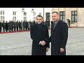 Pologne: Emmanuel Macron arrive au palais présidentiel | AFP Images