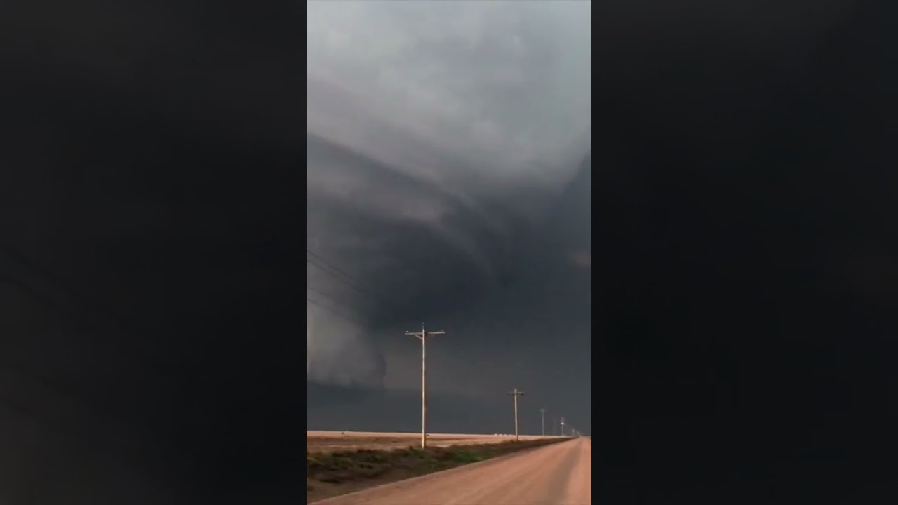 INCREDIBLE Supercell Thunderstorm Structure Over Kansas 