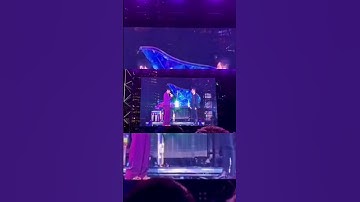 Thumbnail of JJ唱海阔天空到一半黃貫中直接出场誰懂啊真的全埸炸翻了啊啊啊啊啊!  ! #林俊杰jj20世界回演唱會#行走cd #beyond ＃黄家驹＃黄贯中＃黄家强＃叶世荣🤟🏻🤟🏻🤟🏻🎸🎸🎸