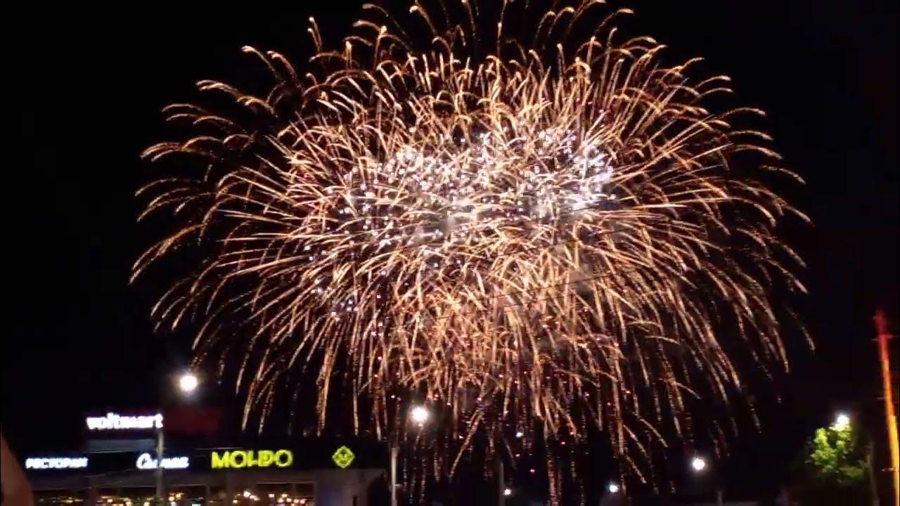 День флага в 2024 салют. Фестиваль серебряная ладья 2024. Салют днем. Праздник салют. Фонтан триколор.