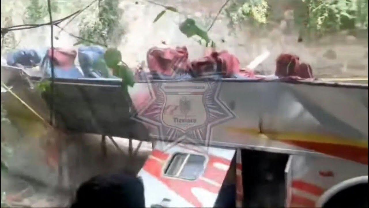 Mexico police and volunteers pull bus back upright after crash kills at ...