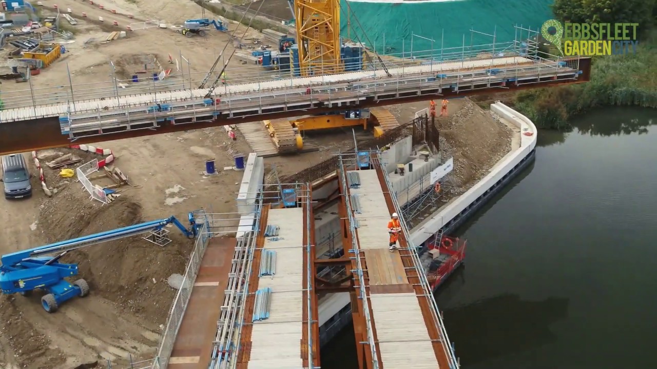 Springhead Bridge, the final beam lift, October 2019 - YouTube
