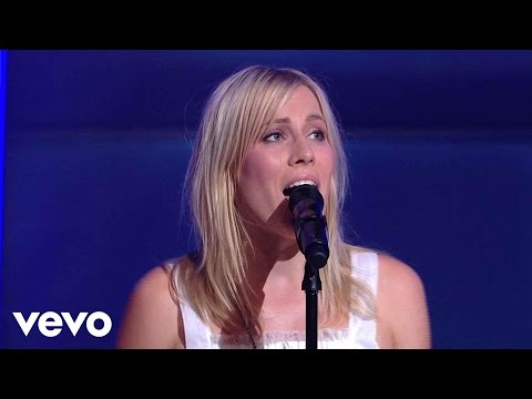 Video: Natasha Bedingfield: EA: N Viimeisin Bond-tyttö