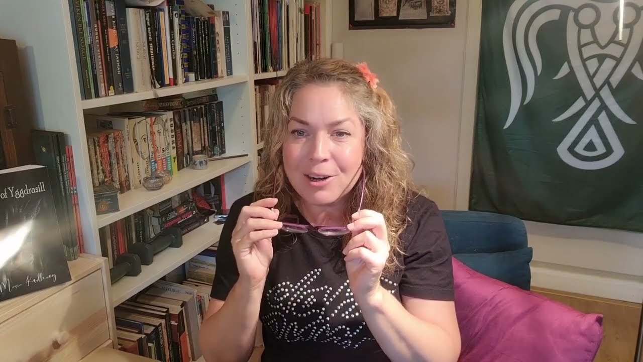 1: The Seed of Yggdrasill read by its author, Maria Kvilhaug: Chapter 1: The Books of Old