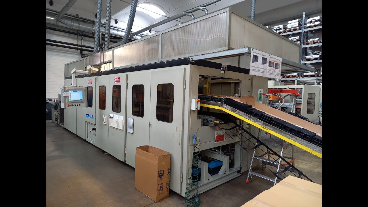 Termoformatrice da bobina CBM-Moretti  2003  Thermoforming Machine  roll-fed (4-station)