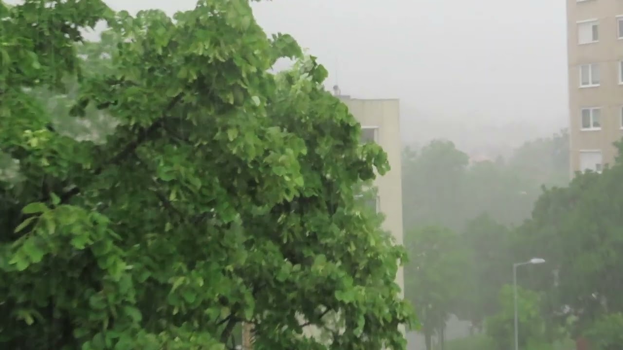 MVI 0724 JEGES ESŐ MISKOLCON 23/05/2023 Nádassy József-videó