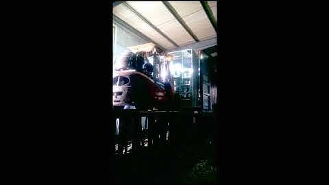 How is our cattle fence panel loaded into container?