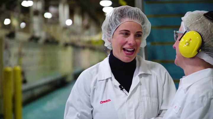 Anika Wells MP visits workers at Arnotts Biscuits Factory in Brisbane.