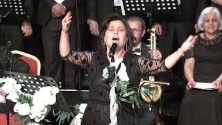 Hele bak saçlarıma kar yağdı Solist : Sakine DURAN .
