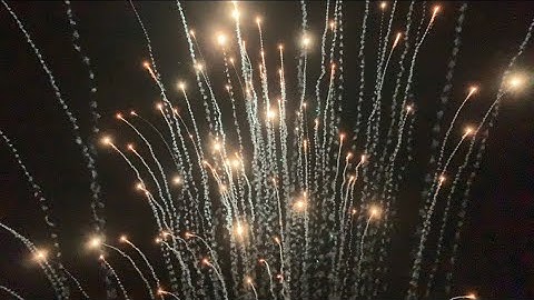 125 Strobe Rocket Firework Volley