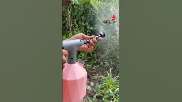 Trên tay bình xịt tưới cây phun sương chạy pin tiện lợi GIÁ RẺ