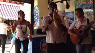 Video thumbnail of ""Piel Canela" - Los 5 del Son en La Dichosa Habana, Cuba (Junio 2012)"