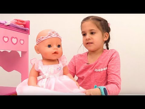 Видео для девочек - Кормим и Наряжаем Беби Бон