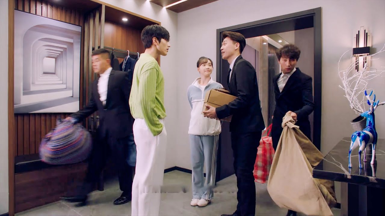 ซีอีโอไม่พอใจคู่หมั้นที่เขาเตรียมไว้แต่กลับตกหลุมรักเธออย่างสุดซึ้ง