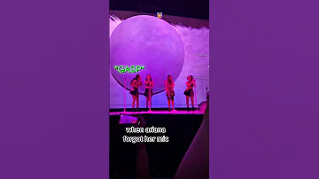 When Ariana Grande FORGOT Her MIC 