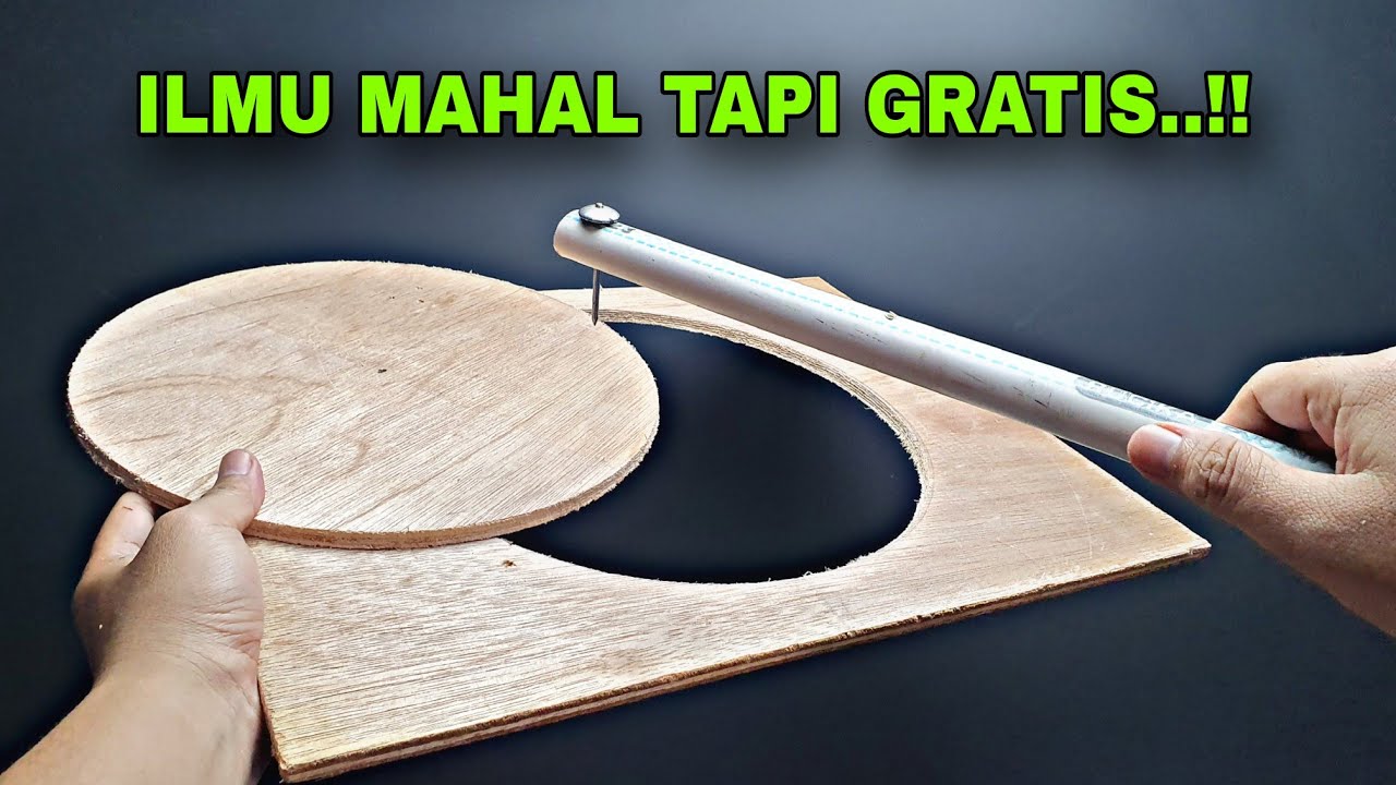 Ternyata sangat mudah melubangi triplek/multiplek dengan cara manual tapi hasilnya rapi dan presisi