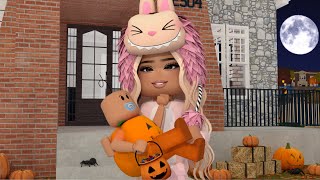 MY BABY’S FIRST HALLOWEEN! *CHASED BY A CLOWN* Roblox Bloxburg Voiced RP Roleplay