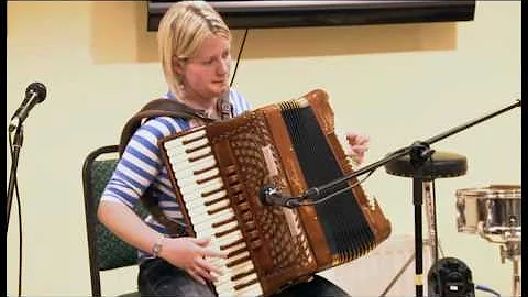 Amanda Robinson playing at Killeter Club June 2009