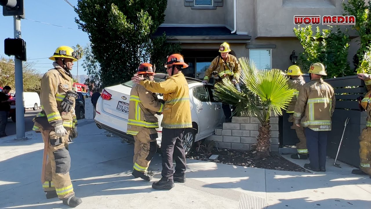 Car Slams Into Residence In North Hollywood - YouTube