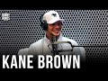 Capture de la vidéo Kane Brown Shares His Opinion On Fans Throwing Things On Stage & Answers Uncomfortable Questions