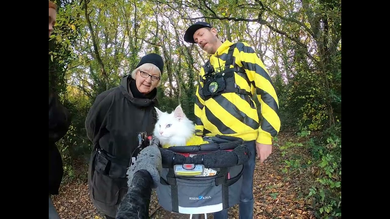 Long ride with Sigrid up to Coldfall Woods and Islington & St Pancras Cemetery.