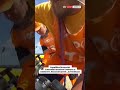 Il marshall tentando di rialzare la moto accelera il motore al limitatore: Bez perde...la freddezza