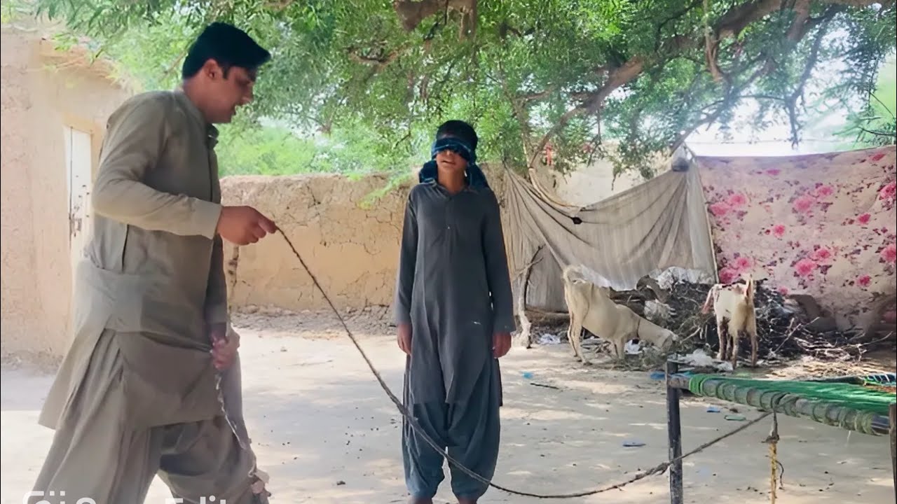 Ankhon par pati bands kar Rasi se cross Hote howe blind boy