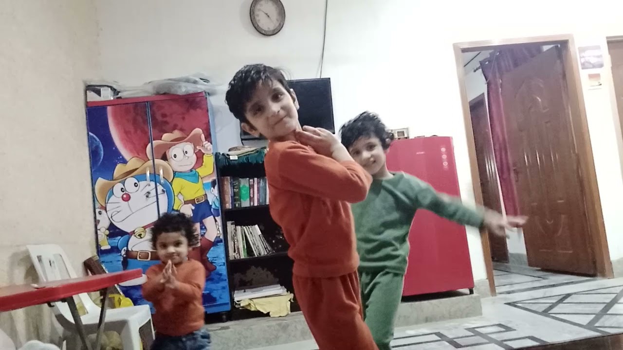 Mathira dance ko b pechy chor dia😂