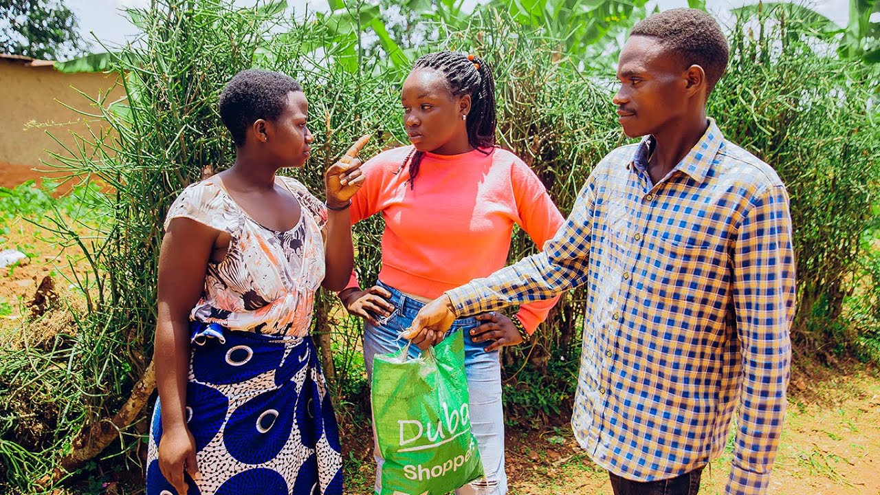 KARABAYE NONEHO UMUKOZI ATEJE INTAMBARA HAGATI Y' AMABUJA BABIRI #comedy #funny #rwandacomedy 